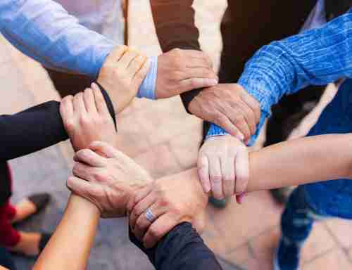 成为冰球突破的一份子