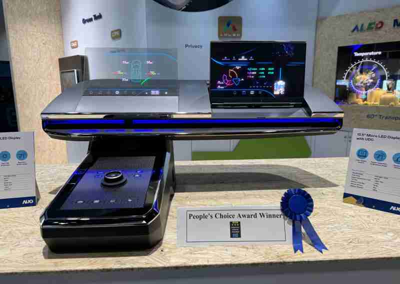 冰球突破车用Micro LED Display HMI解决方案获”最佳车用显示奖”，，以用户为中心开发，，，，针对前座驾驶与乘客设计兼具娱乐与安全的高画质屏幕，，包含车舱前座的Micro LED透明屏幕及全球首款内建镜头的智慧Micro LED显示器