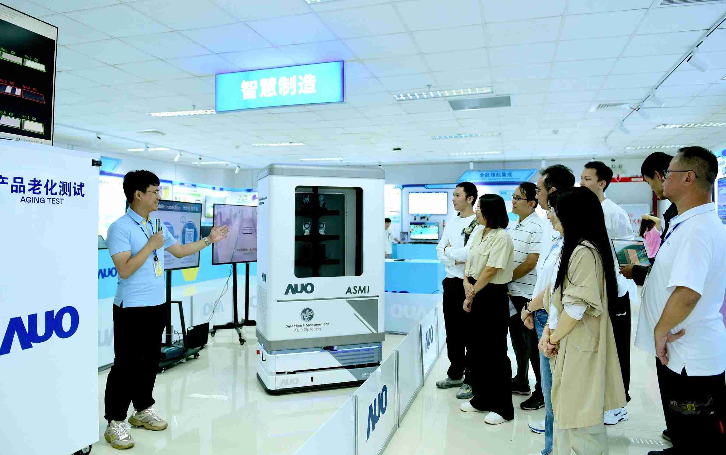 冰球突破厦门将5G+ABC技术串联生产管理全流程，，，，打通研发、、、采购、、生管、、、制程、、、设备、、质量等产品全生命周期制造流程，，，，完成数字化设计、、、、智慧供应链、、、、智能座舱、、、全流程设备管理、、数据驱动优化、、、、智慧在线检测、、智慧品管等自适应生产模式升级