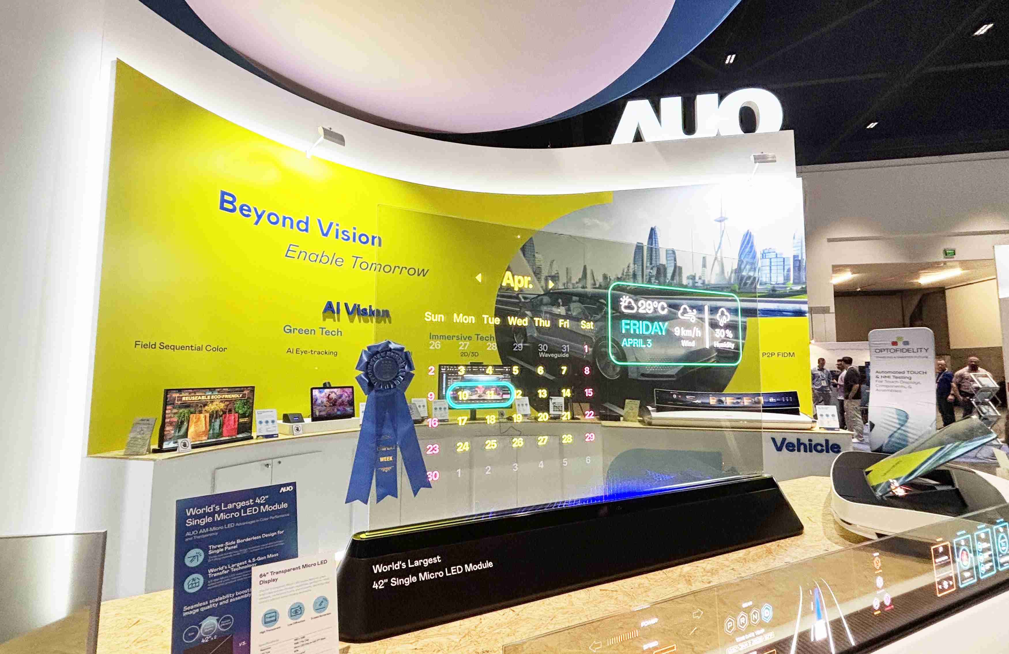 冰球突破64吋透明Micro LED显示器获〝最佳Micro LED技术应用奖〞，，，，其绝妙的透明穿透特性，，同时具备1,000 nits的高亮度表现，，并透过精细的无缝拼接延伸，，，可依需求灵活应用于多元场域，，，，展现出Micro LED显示技术划时空的无限潜力